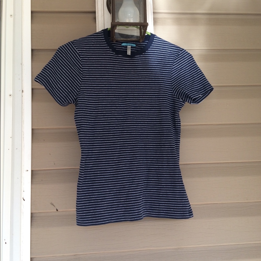 💙A cute blue and white stripped shirt 💙